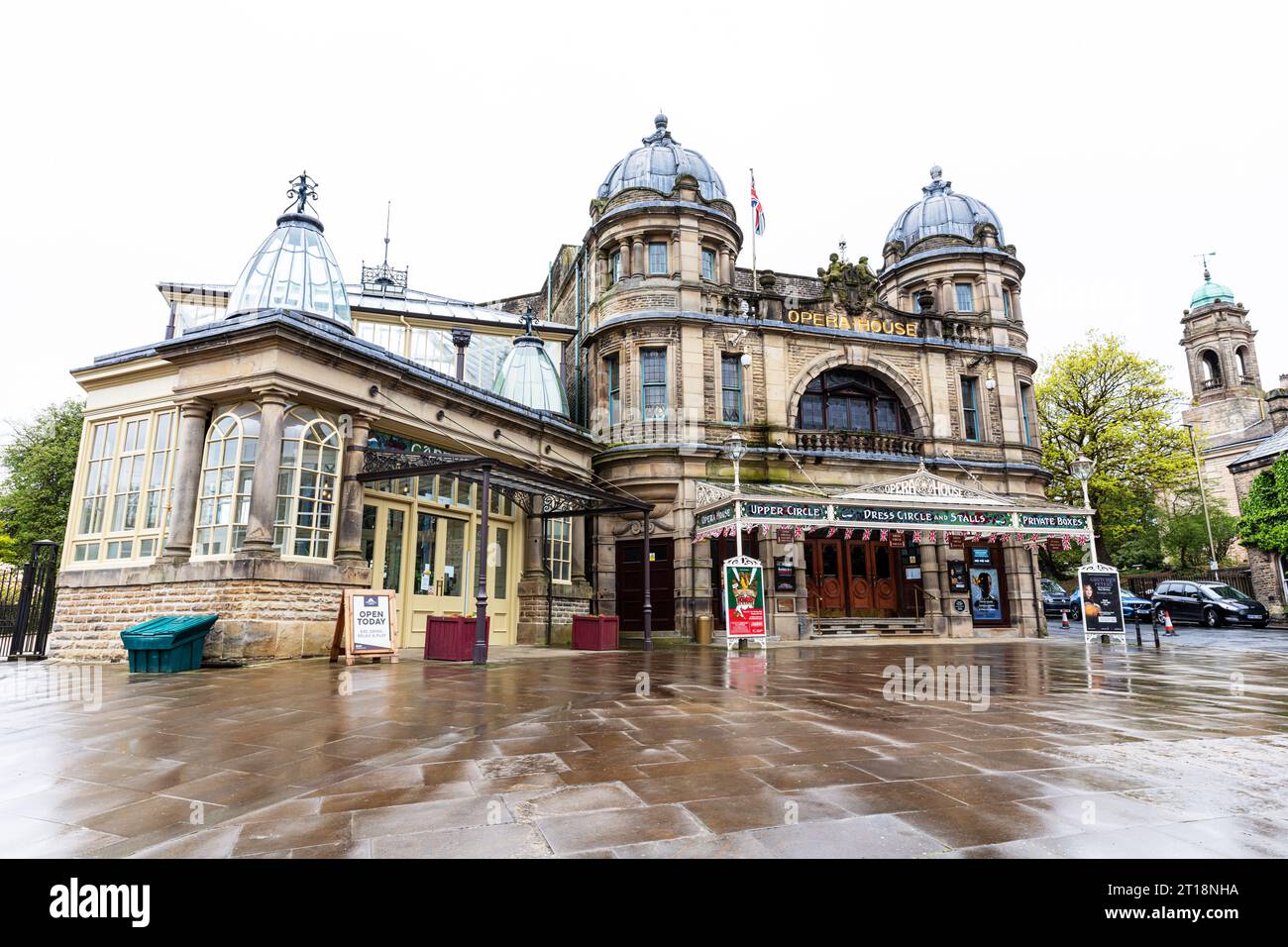 Buxton Opera House, Buxton, Derbyshire, Peak District, Großbritannien, England, Buxton, Großbritannien, Buxton Town, Buxton England, Opernhaus, Gebäude, Fassade, historisch, Stockfoto