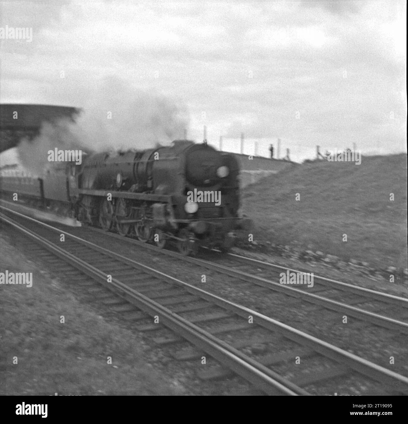 Brockenhurst im New Forest England, an einem Sommertag, an dem Southern Railway-Motoren auf der Strecke zwischen London Waterloo und Weymouth im Jahr 1965-66 gezeigt wurden Stockfoto