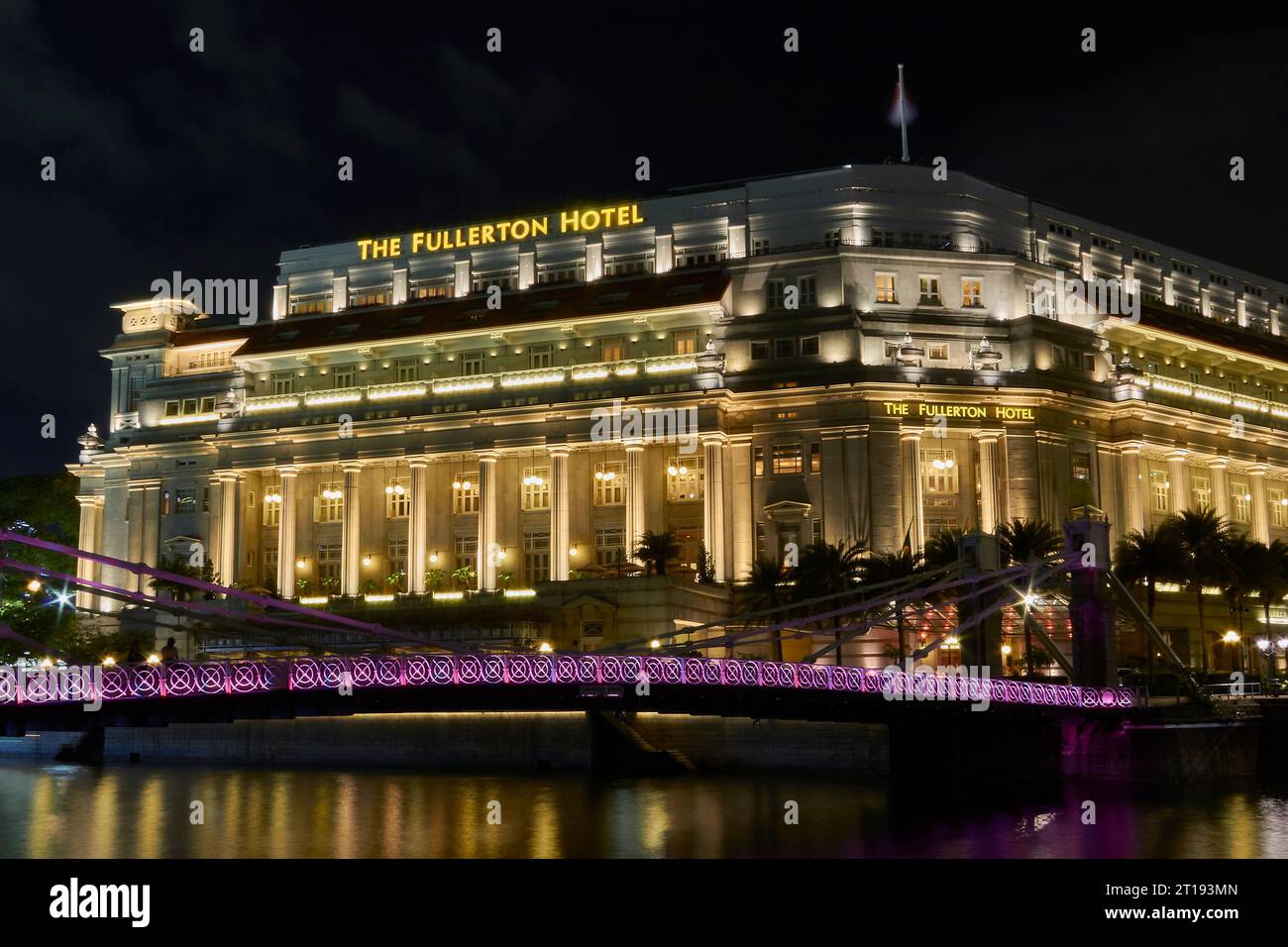 Das Fullerton Hotel, ursprünglich 1924 als General Post Office erbaut, hatte Eine Reihe von Iterationen, bevor es 2001 Ein Hotel wurde. Singapur Stockfoto