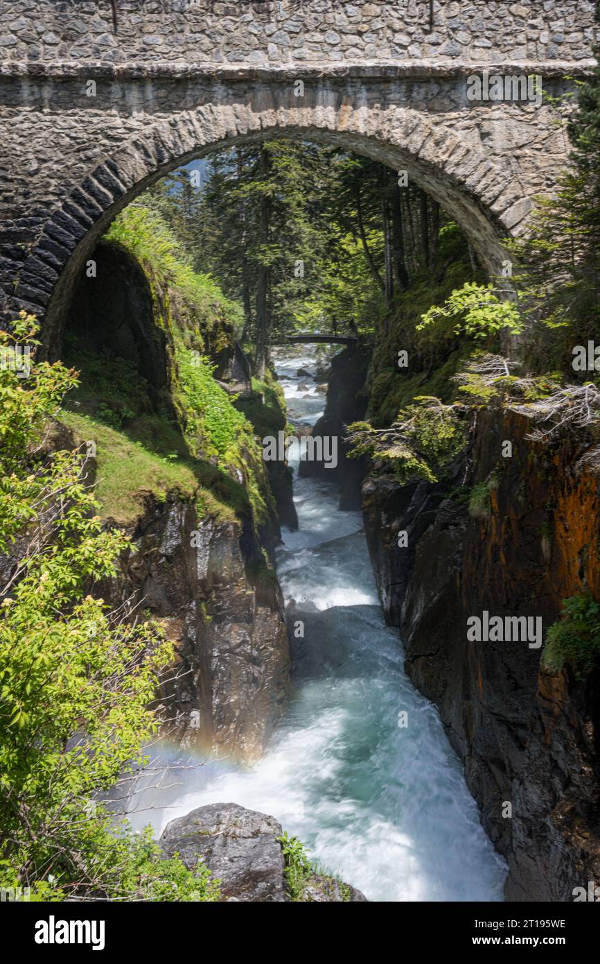 Schnell fließende Bäche durch das Gebiet der Pont d'Espagne in den Cauterets-Bergen in Frankreich Stockfoto