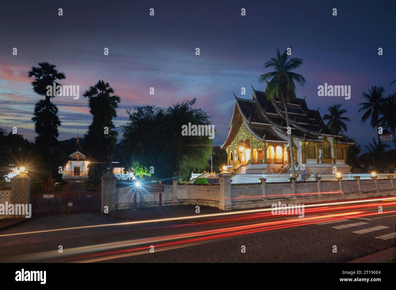 Wat Mai Suwannaphumaham bei Nacht, Luang Prabang, Laos Stockfoto