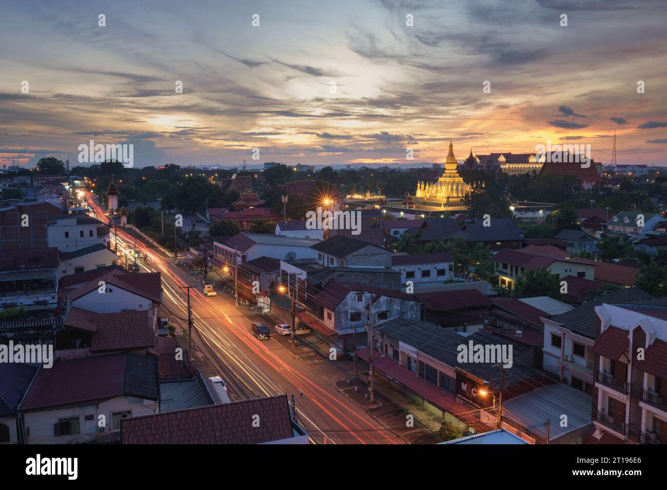 Stadtbild mit Luang (große goldene Stupa), Vientiane, Laos Stockfoto
