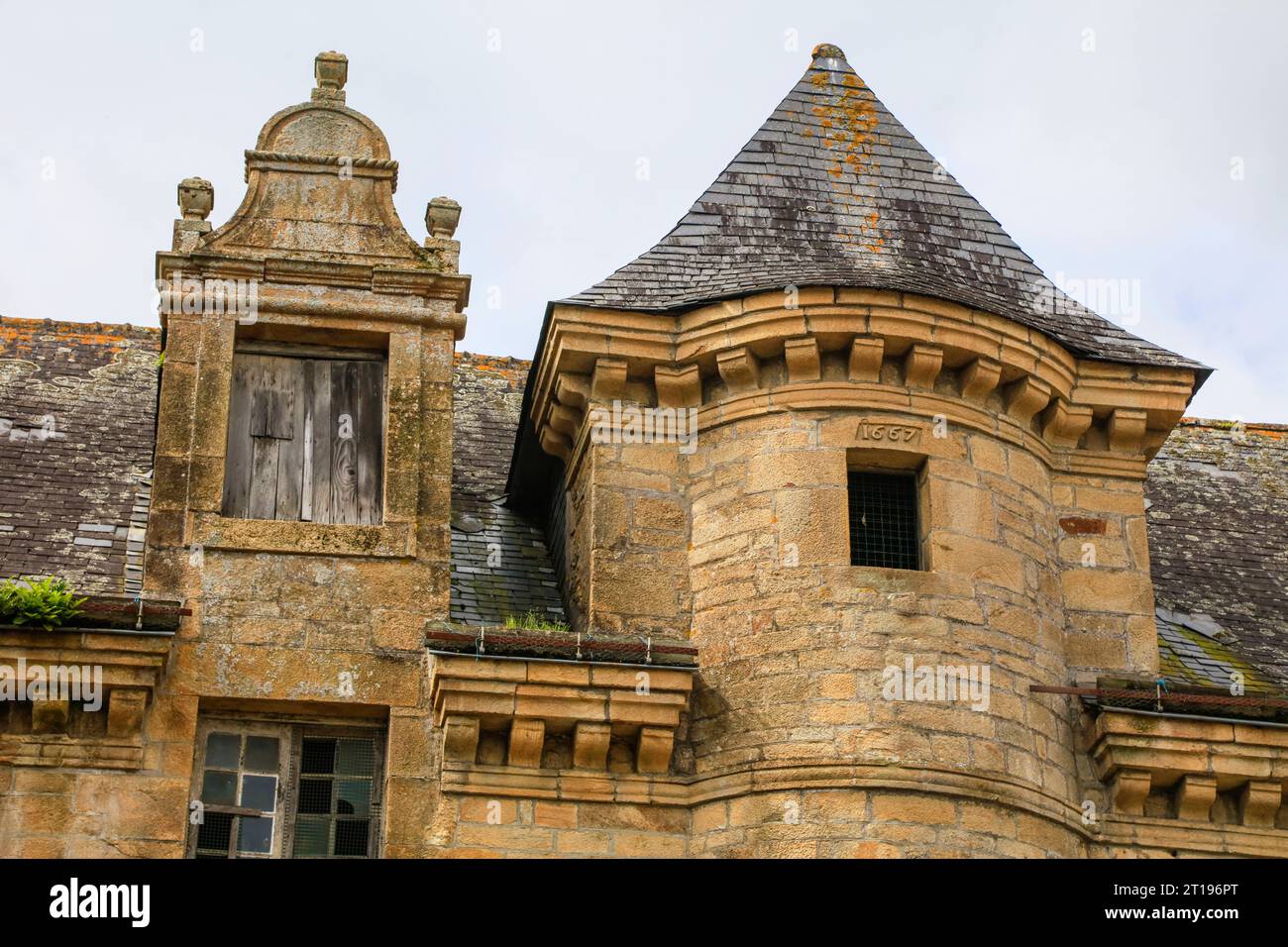 Steinhaus aus dem 17. Jahrhundert, Altsatdt von Landerneau, Departement Finistere Penn-AR-Bed, Region Bretagne Breizh, Frankreich *** Steinhaus aus dem 17. Jahrhundert, Altstadt von Landerneau, Departement Finistere Penn AR Bed, Region Bretagne Breizh, Frankreich Credit: Imago/Alamy Live News Stockfoto