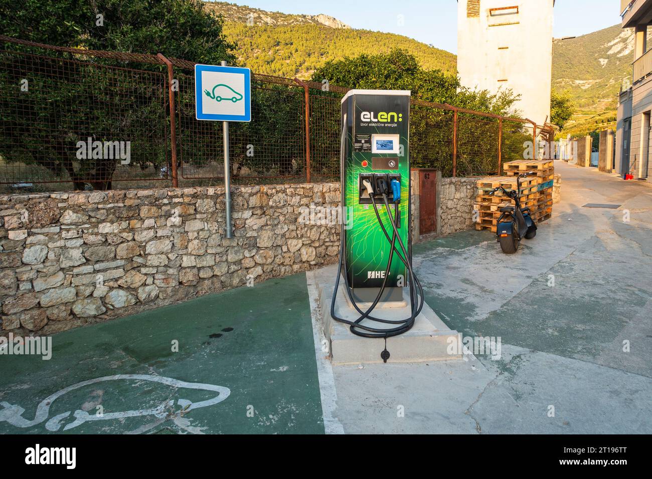 Stadt Komiza, Hafen, Insel Vis, Festung, Festungen, Meer, Erholung, Urlaub, Dalmatien, Kroatien, September 2023. (CTK Foto/Libor Sojka) Stockfoto