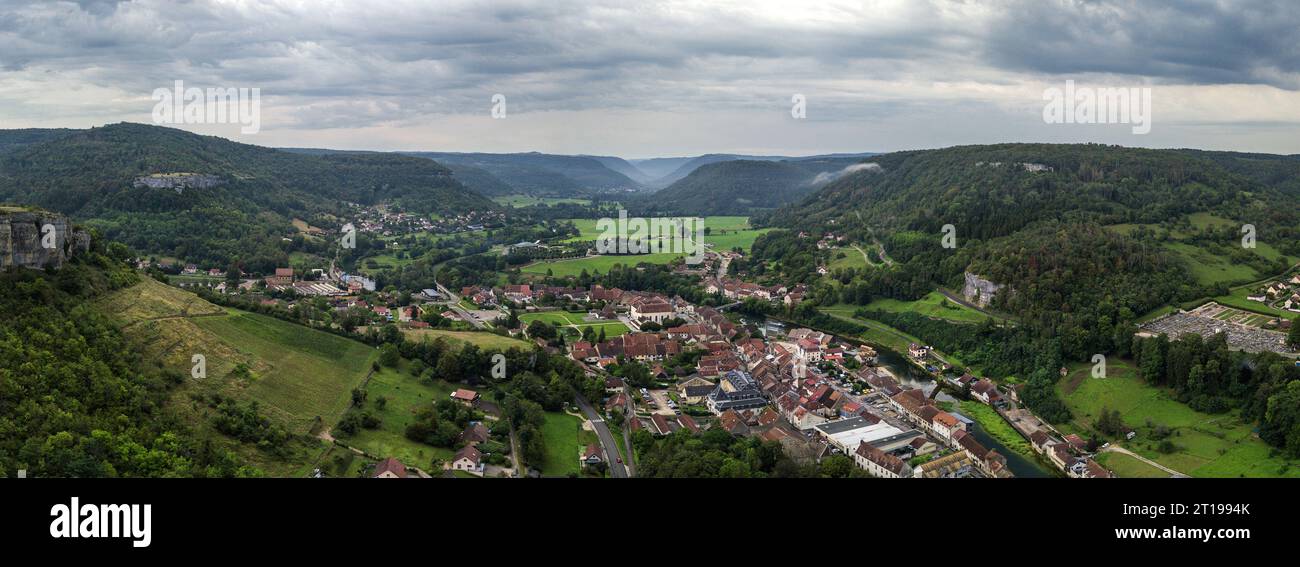 Luftaufnahme von Ornans, Doubs, Bourgogne-Franche-Comte, Frankreich Stockfoto