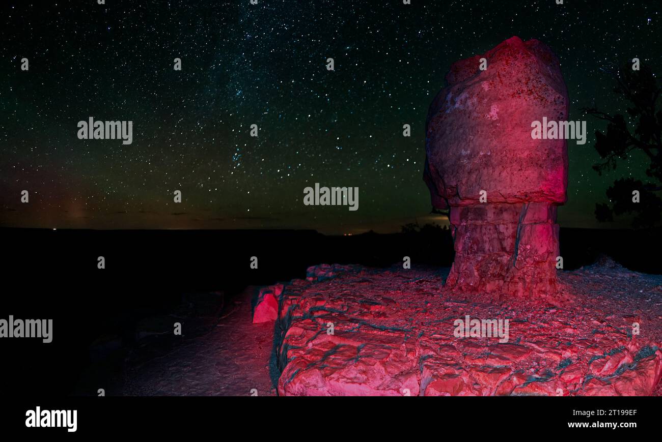 Milchstraße und Nordlichter über Shoshone Point, South Rim, Grand Canyon National Park, Arizona, USA Stockfoto