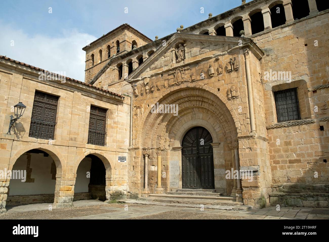 Die Stiftskirche Santa Juliana, Santillana del Mar, Kantabrien, Spanien. Stockfoto