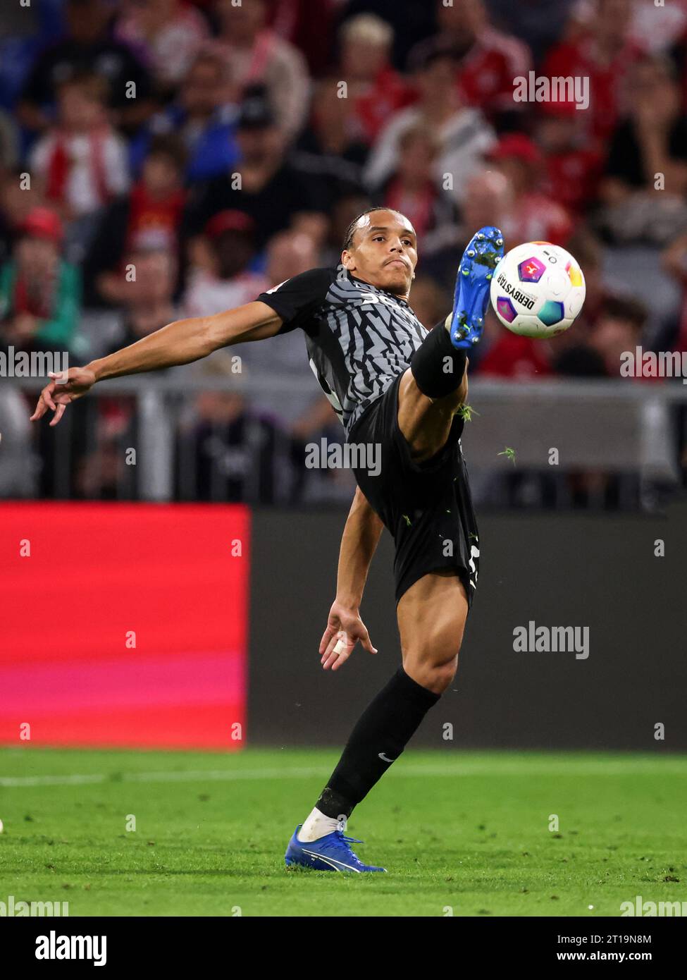 Kiliann Sildillia vom SC Freiburg FC Bayern MŸnchen - SC Freiburg 3:0 Fussball 1 . Bundesliga Saison 2023 / 2024 © diebilderwelt / Alamy Stock Stockfoto