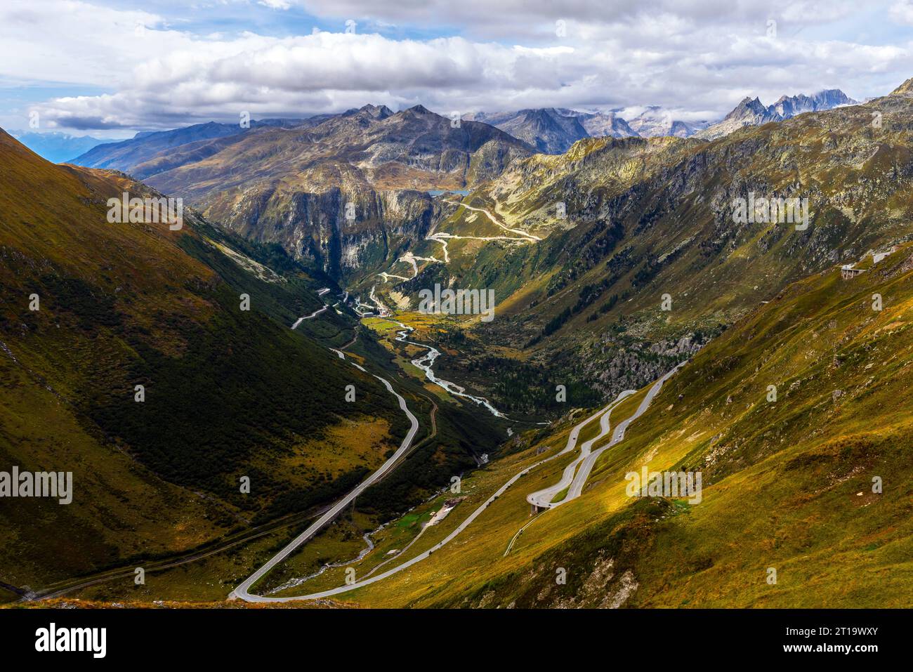 Alpenberglandschaft von Furkapss aus gesehen. Kanton Wallis und Kanton Bern, Schweiz Stockfoto