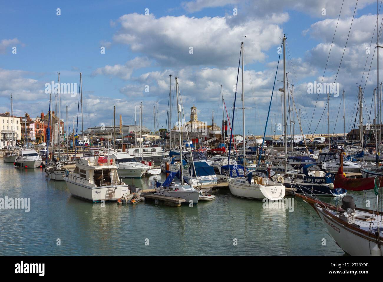 Blick auf den Hafen von Ramsgate und die Bootsanlegestellen am Hafen von Ramsgate. Stockfoto