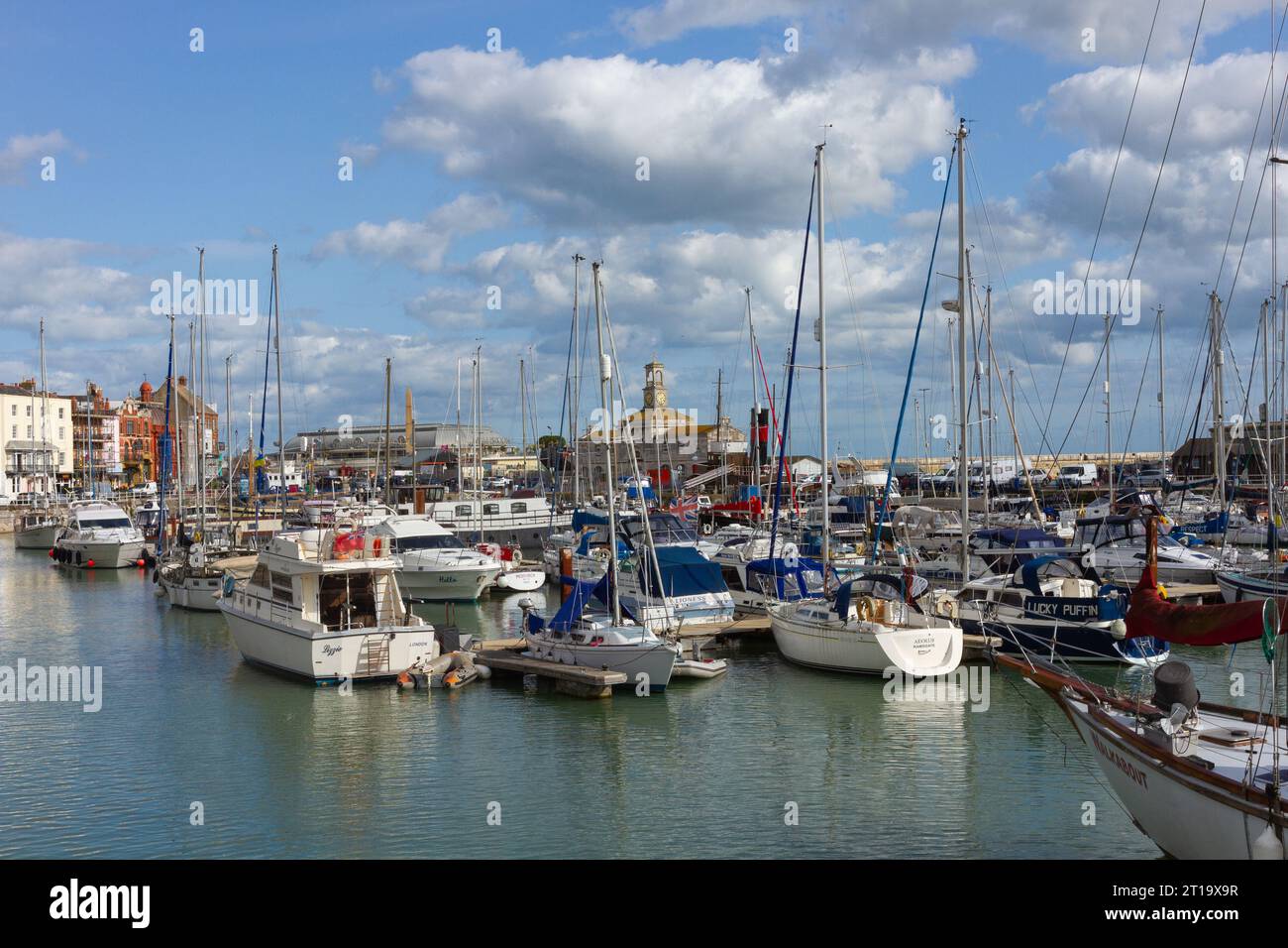 Blick auf den Hafen von Ramsgate und die Bootsanlegestellen am Hafen von Ramsgate. Stockfoto