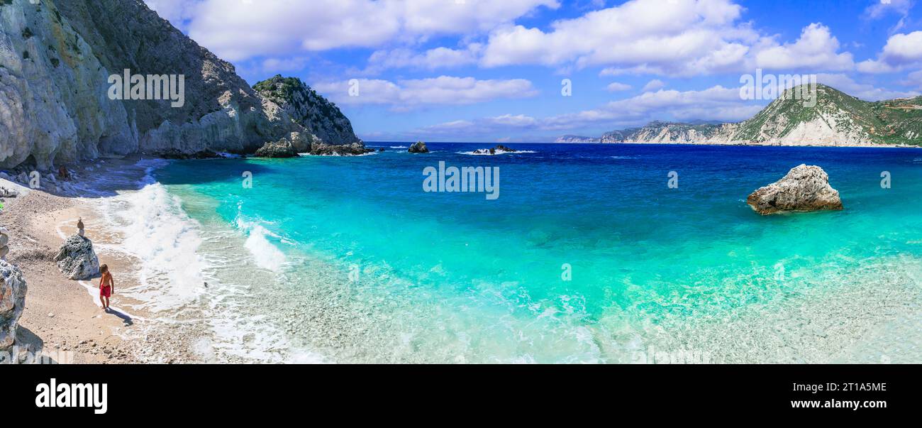 Malerische Strände der wunderschönen Insel Kephalonia (Kefalonia) - Agia Eleni mit malerischen Felsen. Griechenland , Ionische Inseln Stockfoto