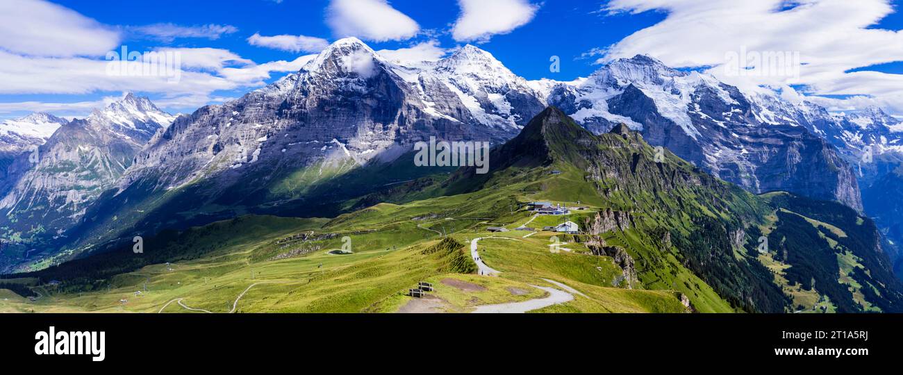 Schweizer Naturlandschaft. Malerische verschneite Alpen Berge Schönheit in der Natur. Schweizer Landschaft. Blick auf den Mannlichen Berg und die berühmte Wanderroute 'Royal Stockfoto