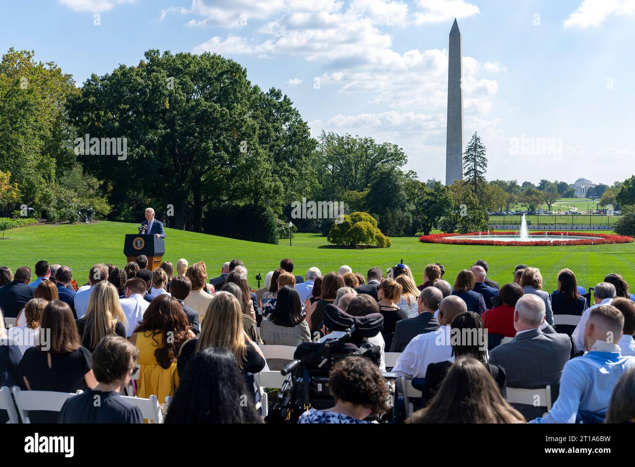 Präsident Joe Biden hält eine Rede, um den American With Disabilities Act ( ADA) zu feiern und den Disability Pride Month am Montag, den 2. Oktober  2023, bei einem Empfang auf dem Südrasen