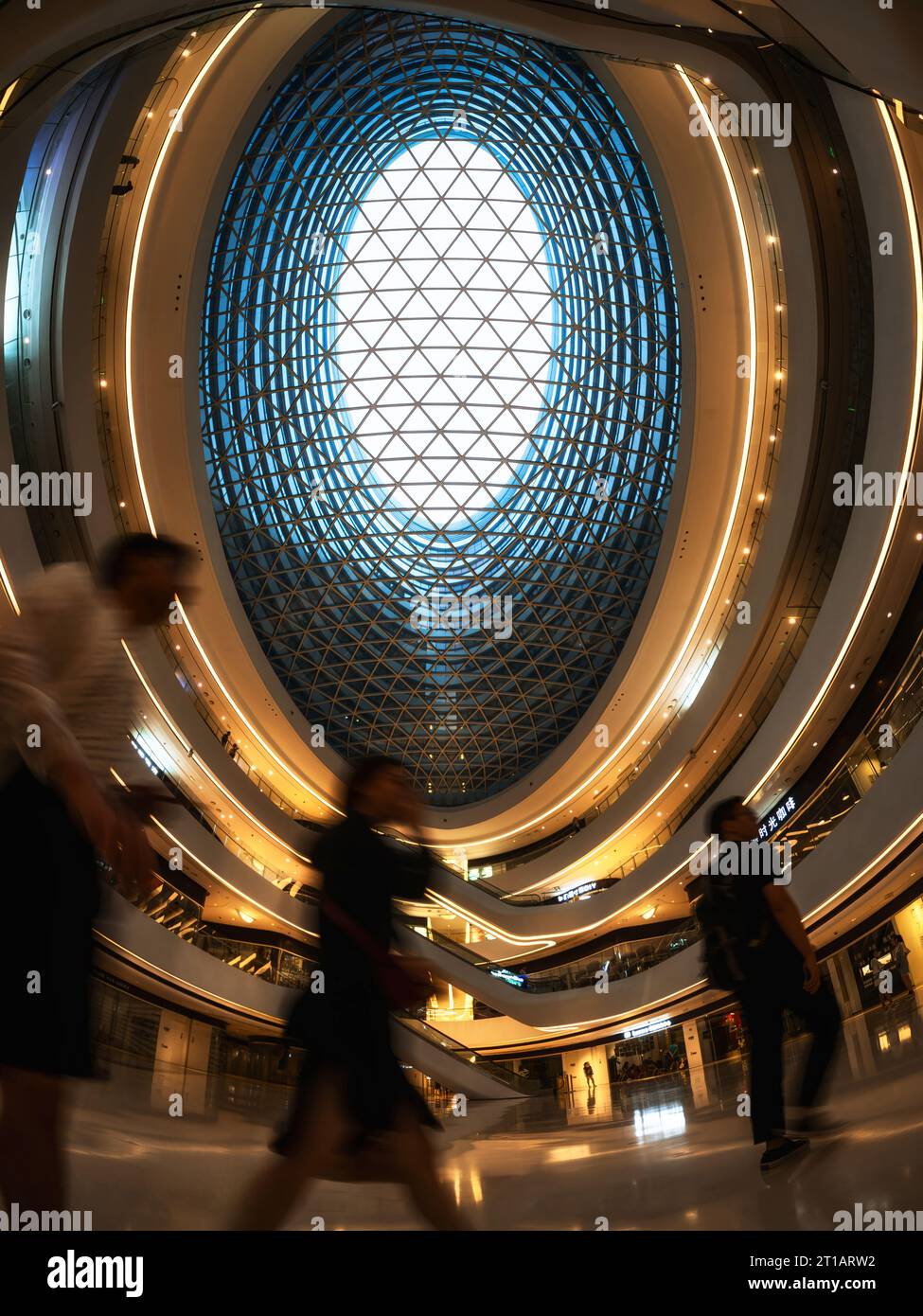 Innenräume des architektonischen Wahrzeichens Galaxy SOHO, ein modernes, urbanes Gebäude in Peking, China. Stockfoto