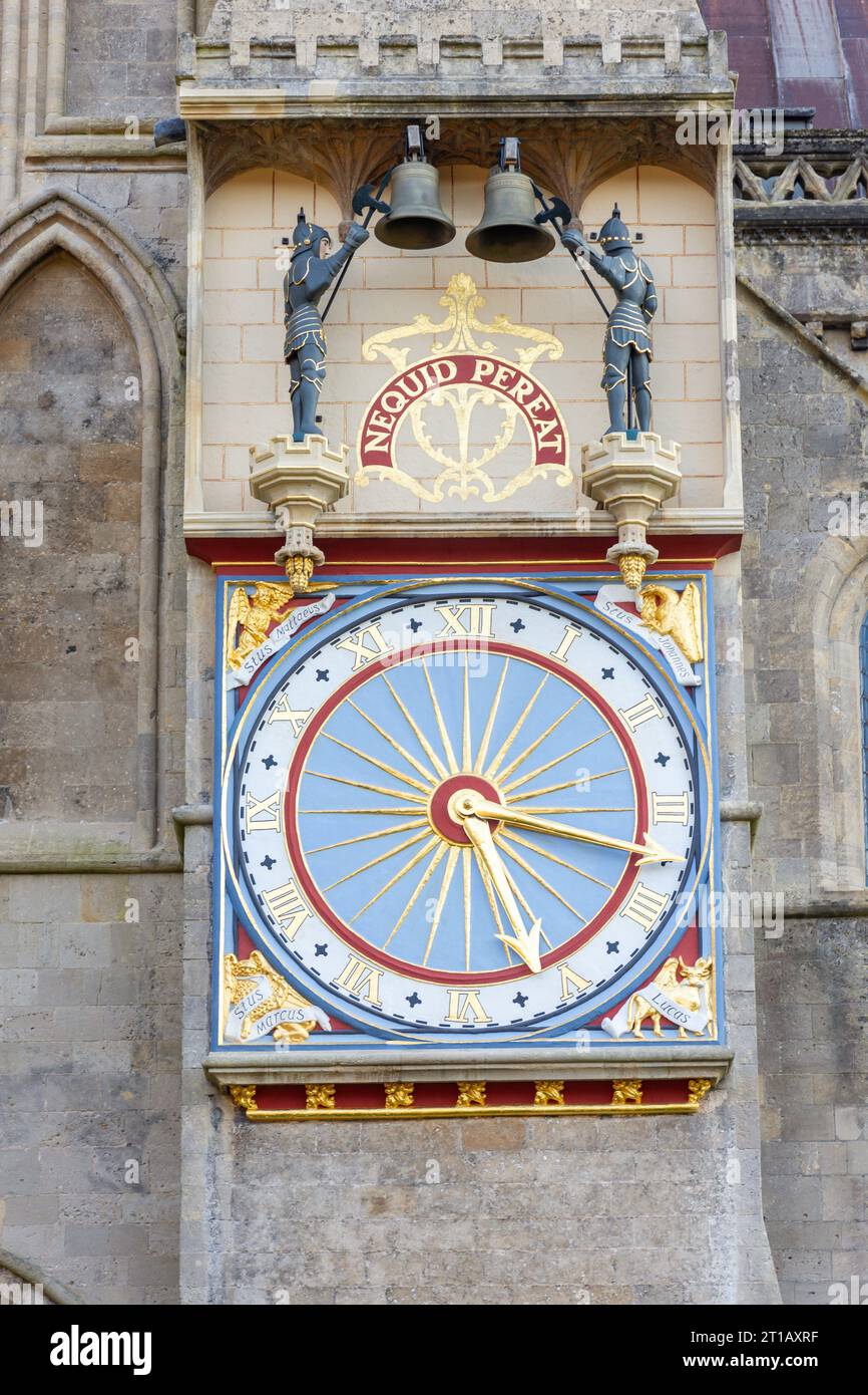 Mittelalterliche Uhr auf dem nördlichen Querschiff der Wells Cathedral, Wells, Somerset, England, Vereinigtes Königreich Stockfoto