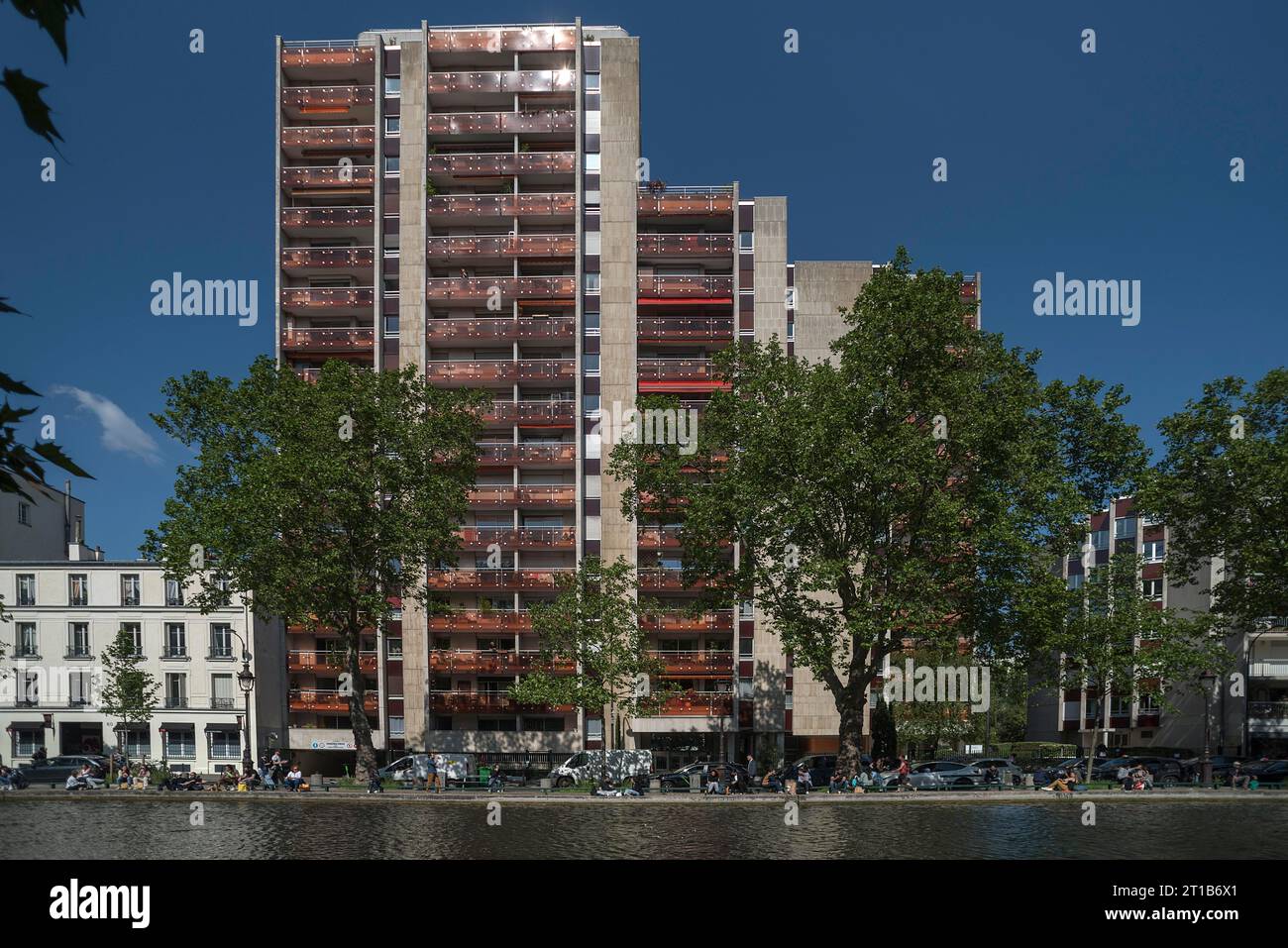 Hochhäuser am Canal Saint-Martin, Paris. Frankreich Stockfoto