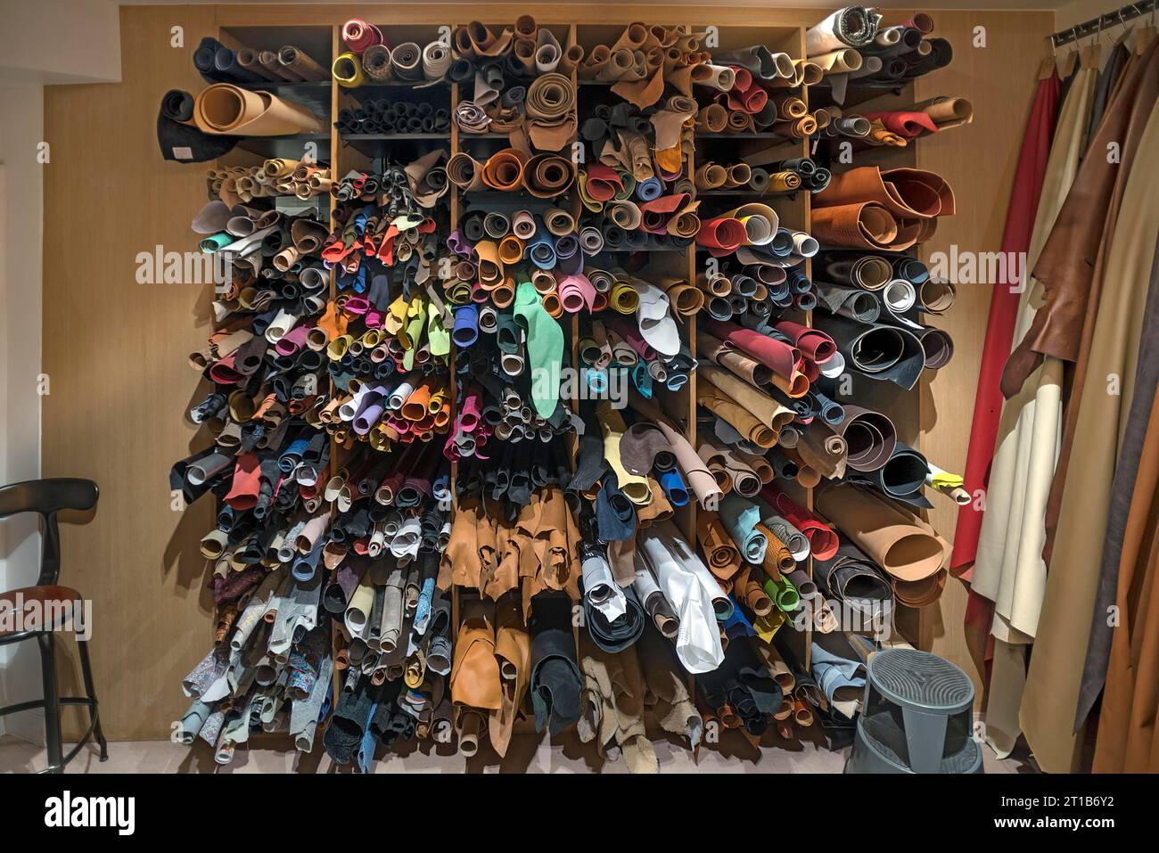 Ledergeschäft in einem Sattlergeschäft, Paris, Frankreich Stockfoto