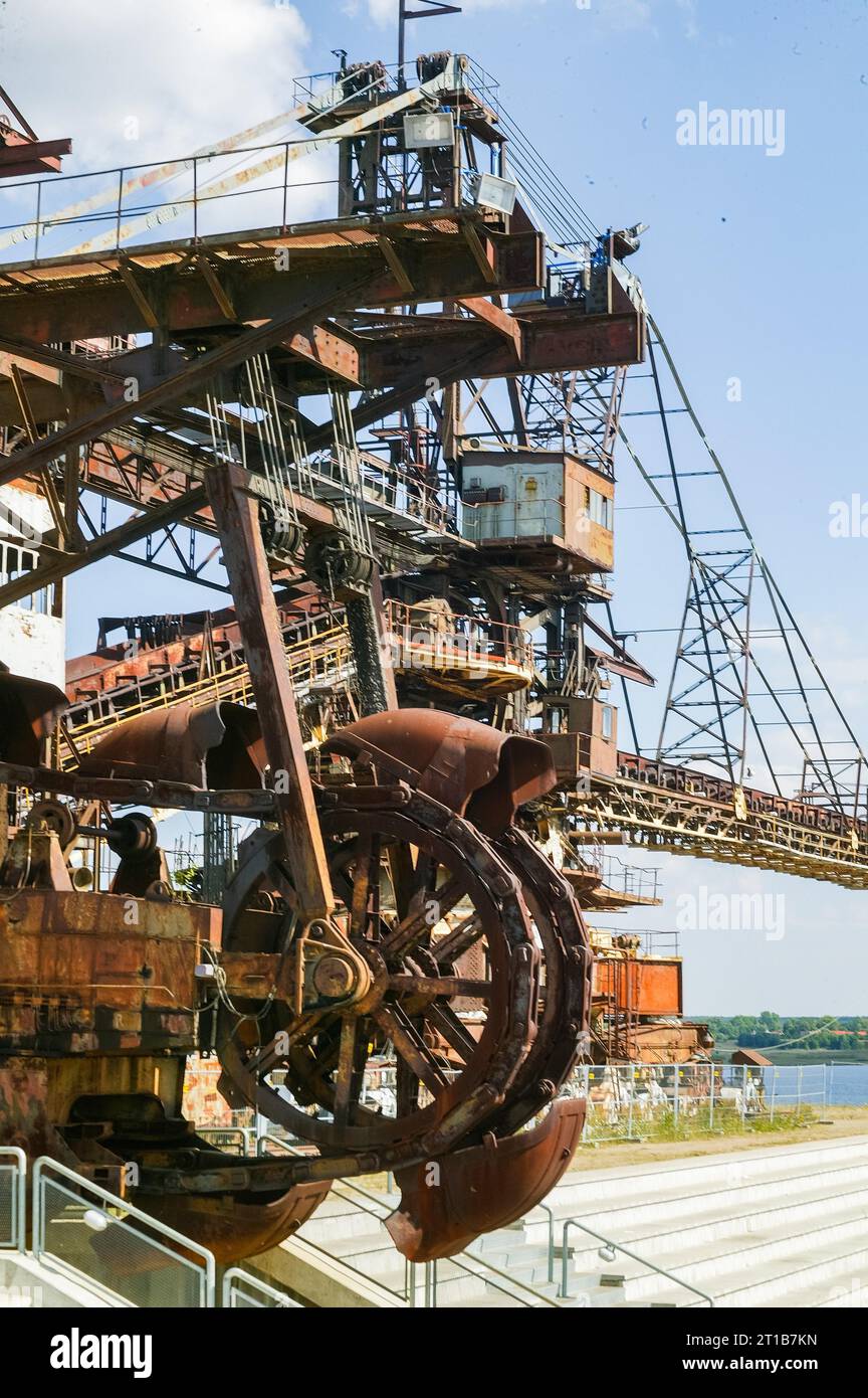 Ferropolis ist ein Industriemuseum und Veranstaltungsort in Graefenhainichen, östlich von Dessau-Rosslau, auf einer Halbinsel im Gremminer See, dem ehemaligen Golpa-Nord Stockfoto