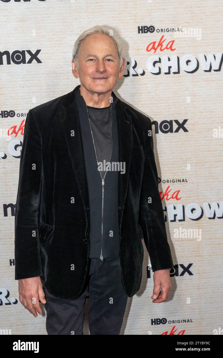 New York, New York, USA. Oktober 2023. (NEU) AKA MR.. CHOW Film Premiere. Oktober 12, 2023, New York, New York, USA: Victor Garber nimmt an der aka MR. CHOW Film Premiere im Museum of Modern Art am 12. Oktober 2023 in New York City. (Foto: M10s/TheNews2) (Foto: M10s/Thenews2/Zumapress) (Bild: © Ron Adar/TheNEWS2 Via ZUMA Press Wire) NUR ZUR REDAKTIONELLEN VERWENDUNG! Nicht für kommerzielle ZWECKE! Stockfoto