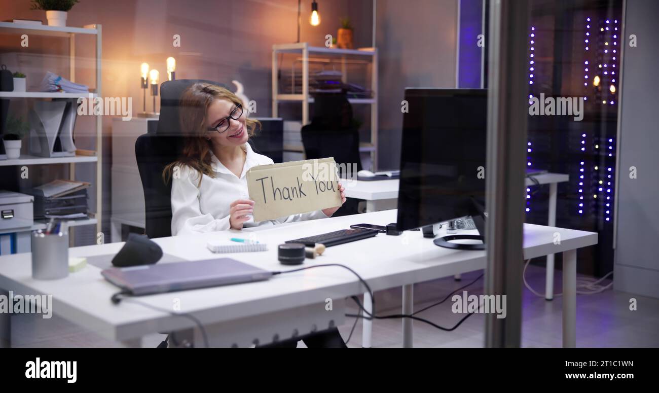 Dankesschild Für Corporate Job Appreciation. Dankbare Geschäftsfrau Stockfoto