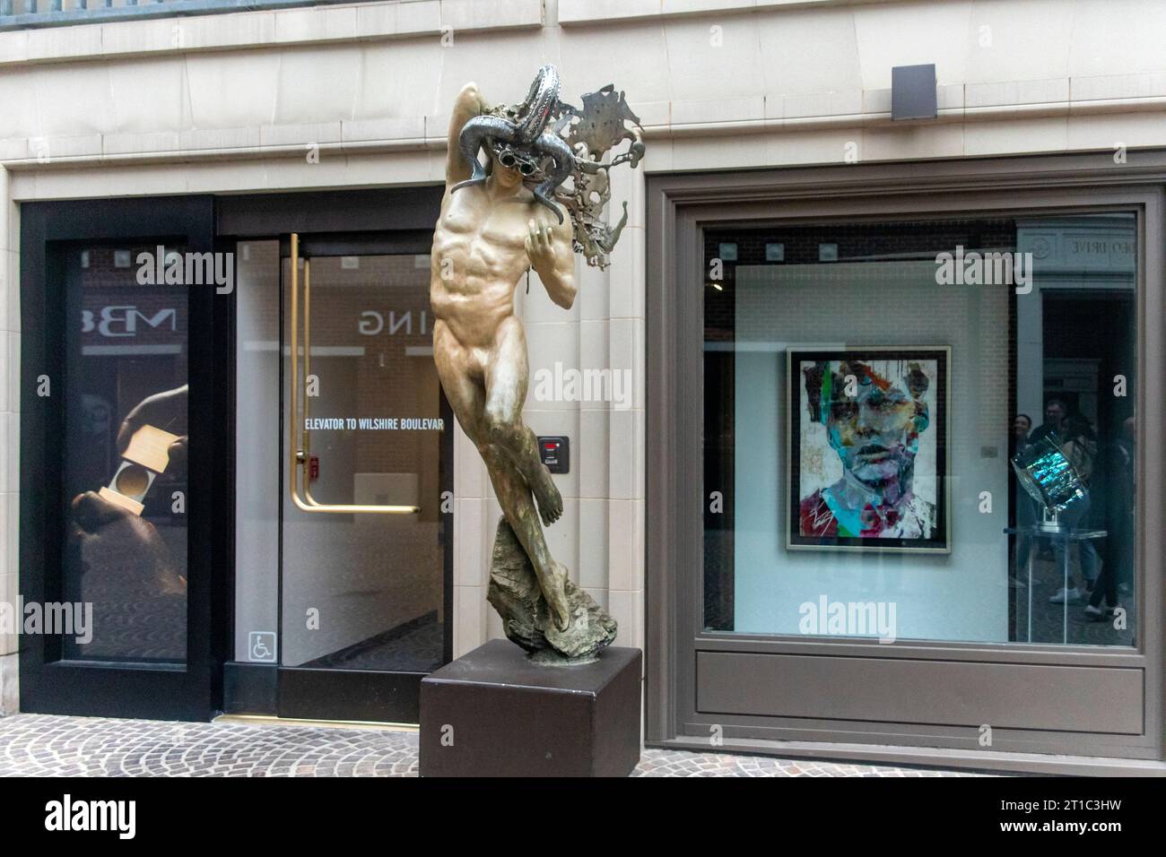 Los Angeles, USA; 15. Januar 2023: Wunderschöne Skulptur der berühmten Luxus- und Markengeschäfte auf der Straße des Rodeo Drive in Th Stockfoto