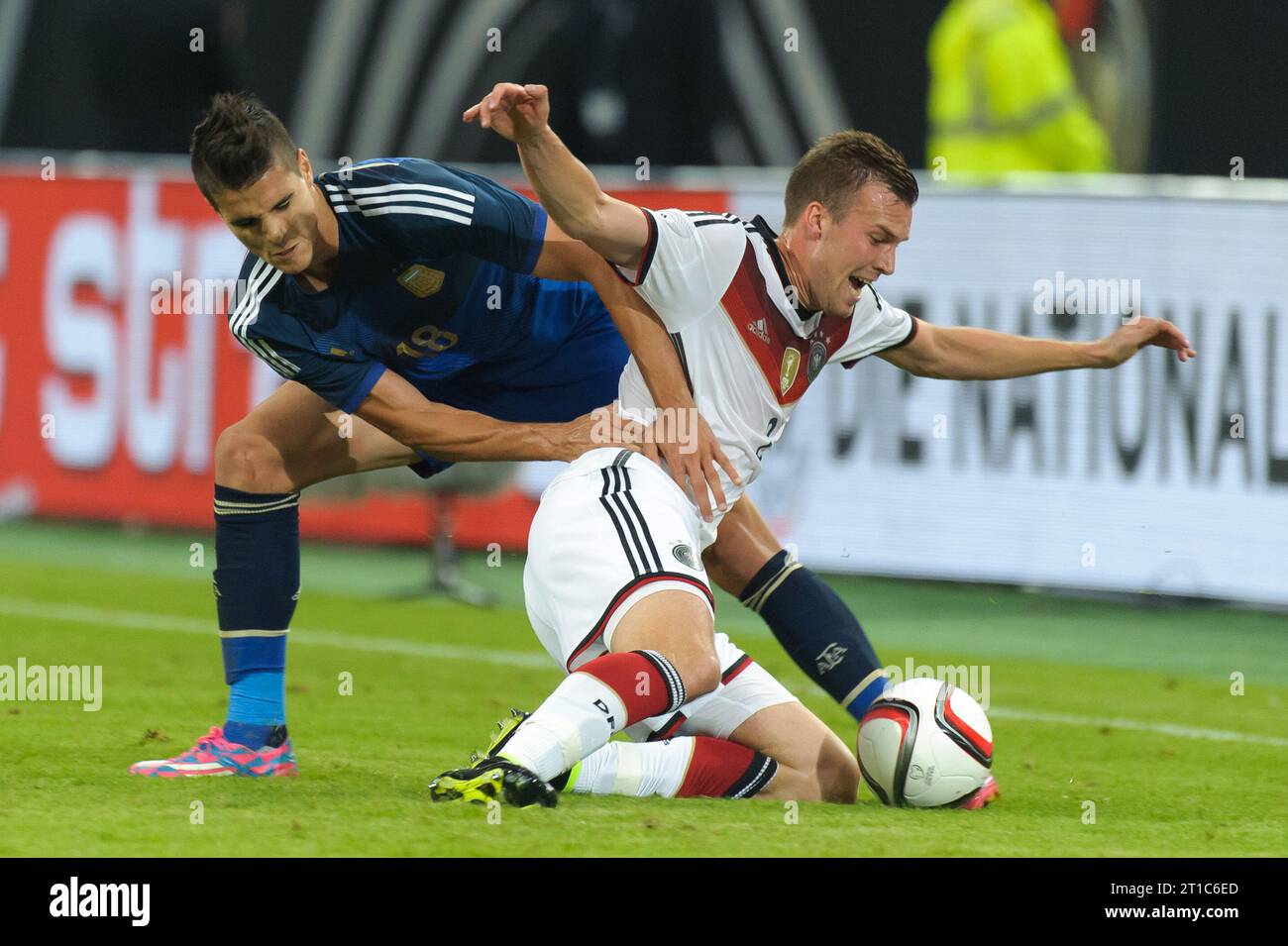 Kevin Grosskreutz Aktion gegen Erik Lamela Fussball Laenderspiel Deutschland - Argentinien in Düsseldorf, Deutschland am 03.09.2014 Fussball Laenderspiel Deutschland - Argentinien 2:4 in Düsseldorf, Deutschland am 03.09.2014 Stockfoto