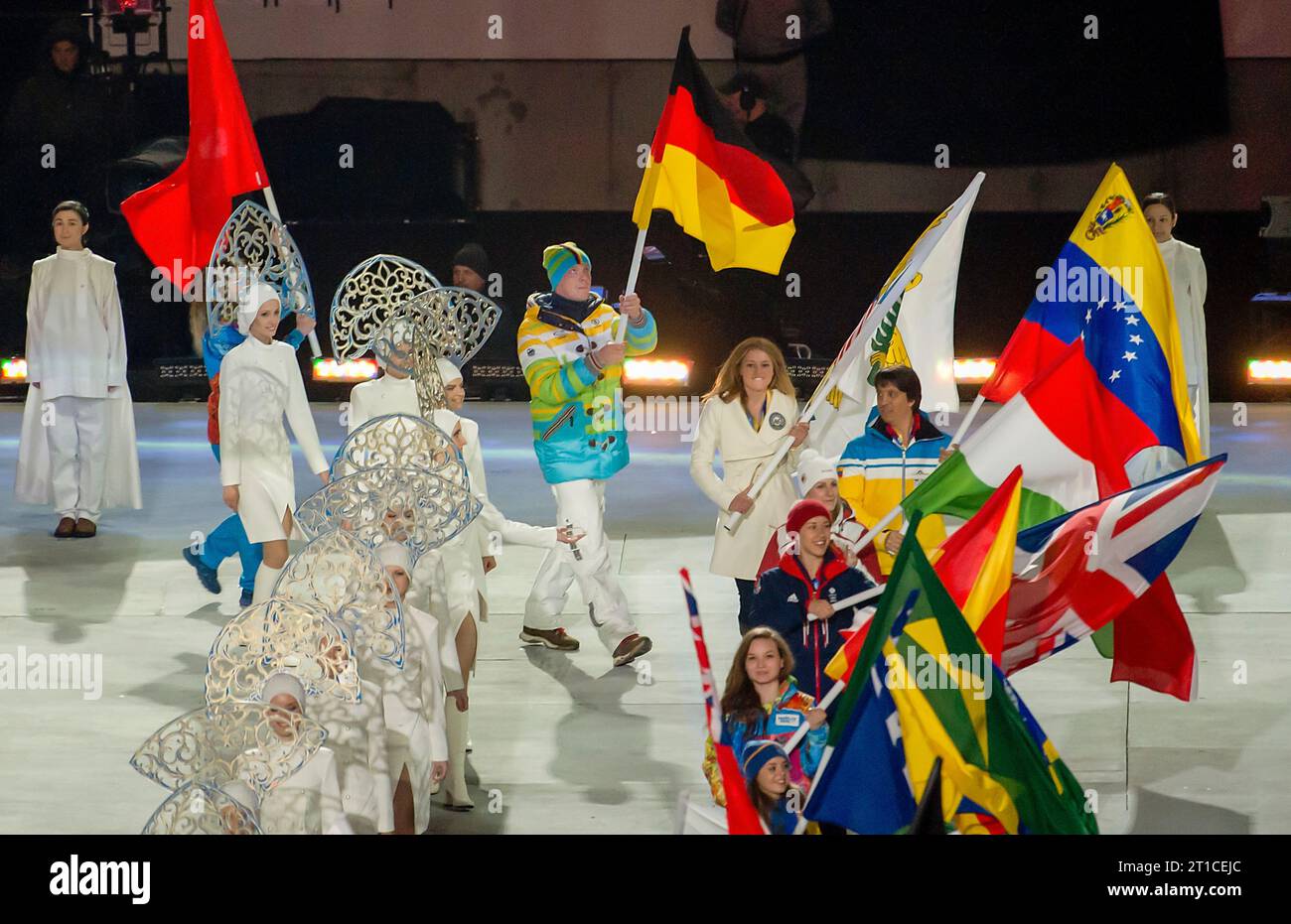 Felix Loch Olympiasieger Rodeln traegt die Deutschland Fahne bei der Schlussfeier XXII. Olympische Winterspiele Sotschi, Russland am 23.02.2014 Stockfoto