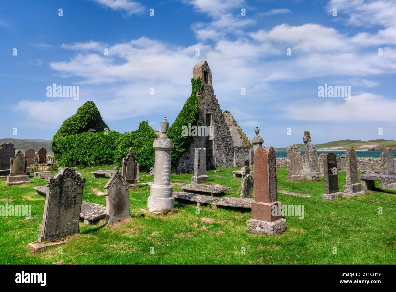 Balnakeil in Sutherland, Schottland, beherbergt eine Reihe historischer Stätten, darunter die Ruinen der Balnakeil Church und einen wunderschönen Sandstrand. Stockfoto