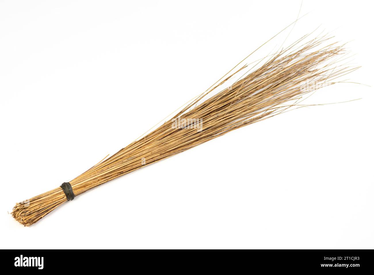 Besom oder Besen isoliert auf weißem Hintergrund Stockfoto