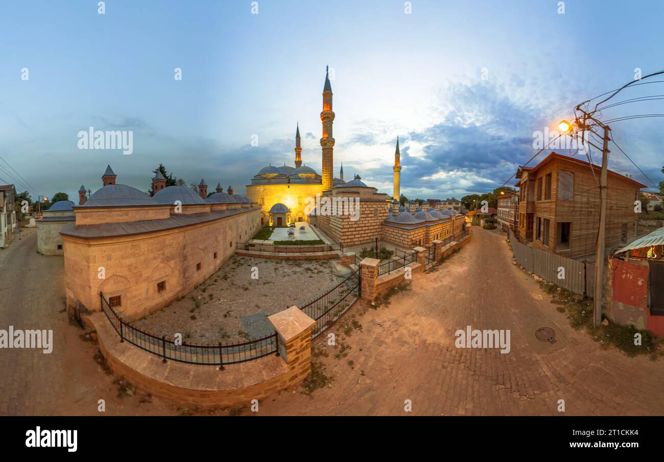 Saatli Madrasa in Edirne der Türkei. Bedeutende islamische Bildungseinrichtung, in der Studenten Theologie, Jurisprudenz, Philosophie und Islam studieren Stockfoto