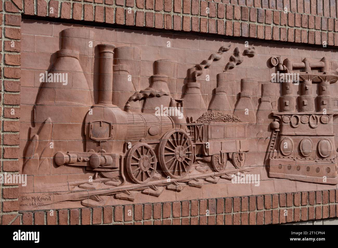 Skulptur des industriellen Erbes von John McKenna, North Street, Rugby, Warwickshire, Großbritannien Stockfoto