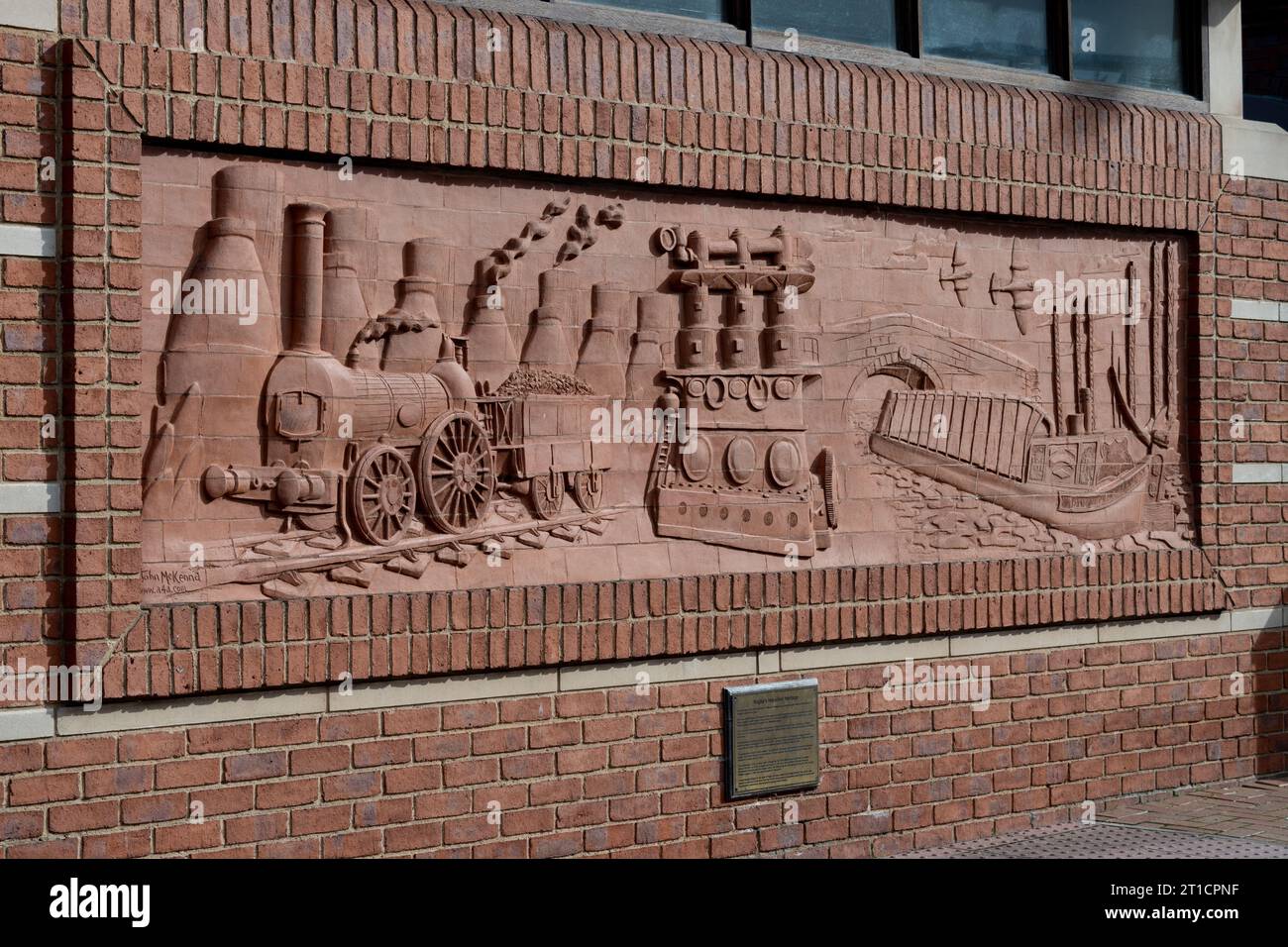 Skulptur des industriellen Erbes von John McKenna, North Street, Rugby, Warwickshire, Großbritannien Stockfoto