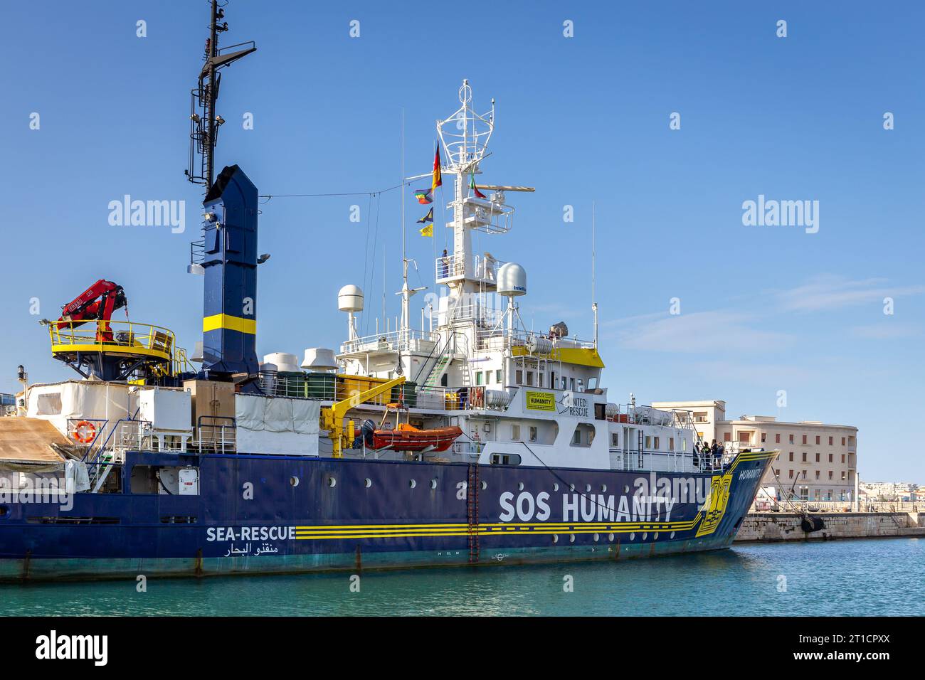 Syrakus, Sizilien, Italien, 11.10.23. SOS Humanity 1 NRO-Organisation Migrantenrettungsschiff im Hafen von Syrakus. Stockfoto