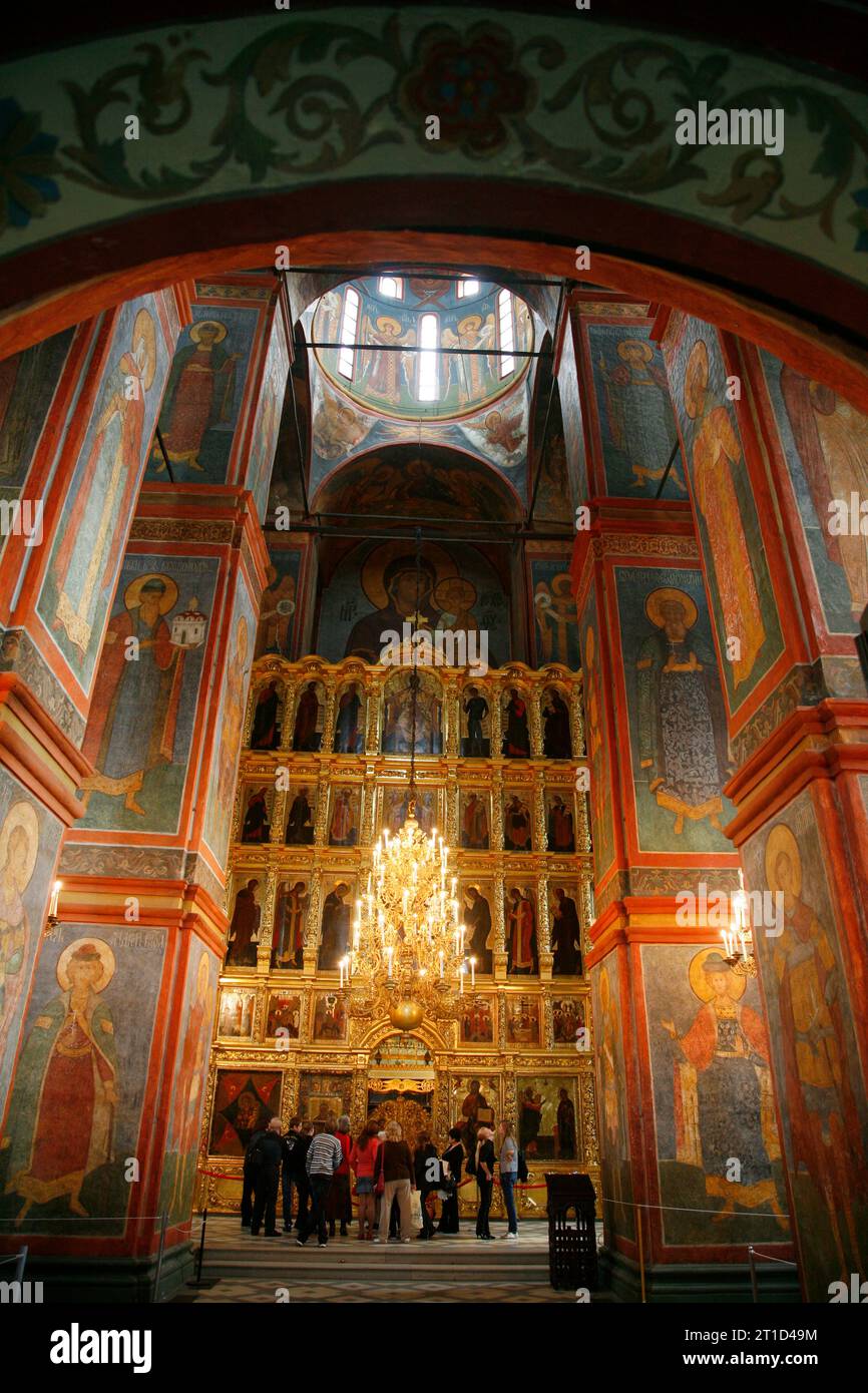 Das Innere der Jungfrau Smolensk-Kathedrale im Nowodewitschi-Kloster in Moskau, Russland. Stockfoto