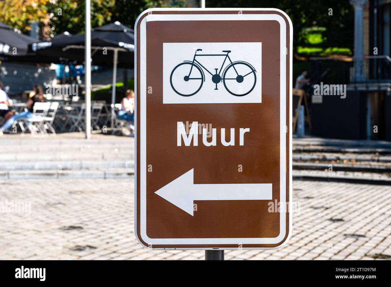 Geraardsbergen, Ostflämische Region, Belgien, 1. Oktober, 2023 - Schild für den Radweg des berühmten Muur oder der Mauer von Geraadsbergen Credit: Imago/Alamy Live News Stockfoto