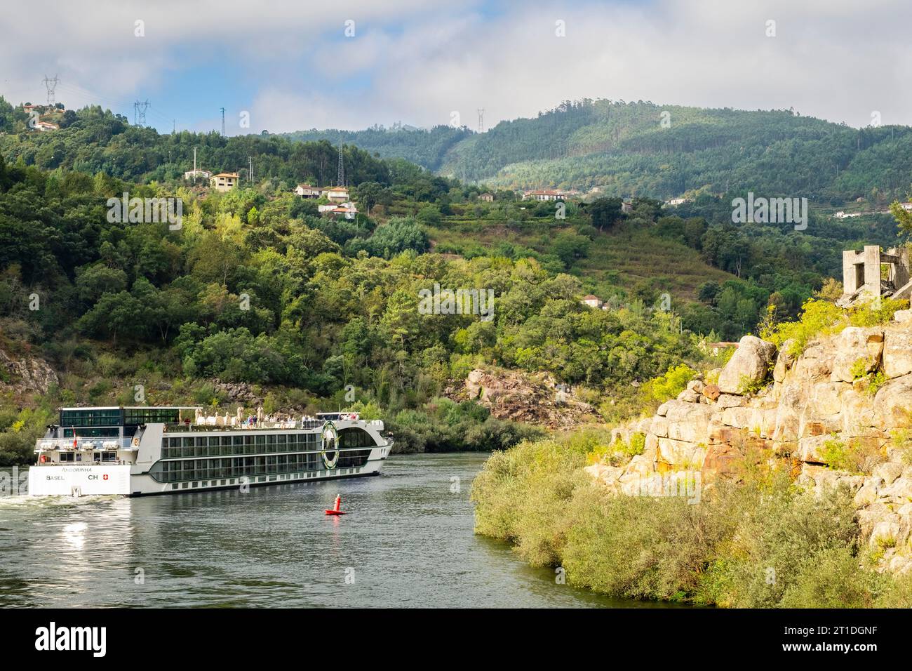 Kreuzfahrtschiff auf dem Fluss Douro, Portugal, Europa. Stockfoto