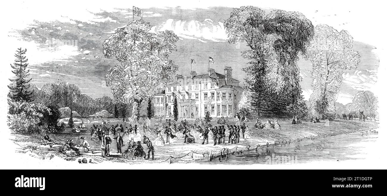 Fest am Denham Court, in der Nähe von Uxbridge, 1860. Nathaniel Grace Lambert, Esq stellte sein Herrenhaus und sein Grundstück den Ausschüssen der Odd Fellows and Foresters' Clubs zur Verfügung, um eine Unterhaltung zugunsten ihrer Witwe and Orphan Fund zu ermöglichen. "Ein "triumphales Auto" mit Fahnen und Bannern trug einige der Waisen, in deren Namen das fest stattfand... die Gäste, die von Tausenden gezählt wurden, verteilten sich schnell, um die zahlreichen angebotenen Unterhaltungen und die sylvan Schönheiten von Denham Court zu genießen. Das Programm umfasste einen Hindernislauf durch den Fluss, ein Fuß- und Hürdenrennen, eine Cricketmatte Stockfoto