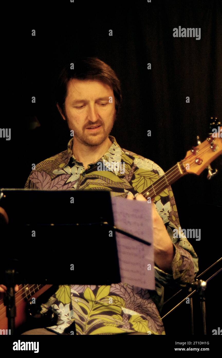 Andy Hamill, Oxley-Meier Gitarrenprojekt, Verdict Jazz Club, Brighton, East Sussex, Mai 2023. Stockfoto