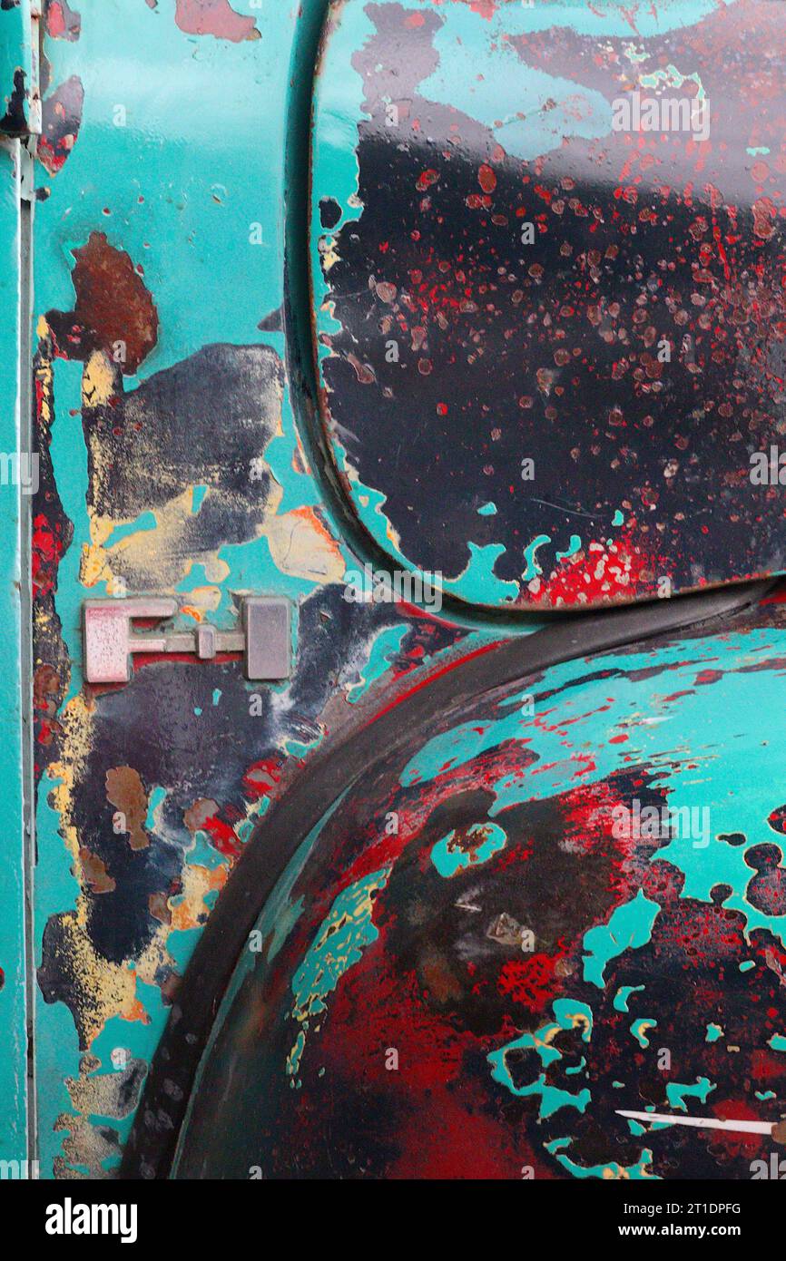 Detailaufnahme der Rattenstab-Patina an der Stirnwand eines 1948er Ford F1 Pickup Trucks, lackiert und detailliert gestreift. Stockfoto