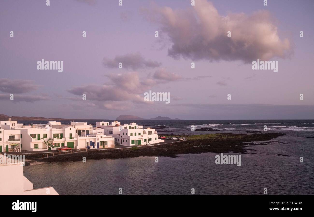 Spanien, Kanarische Inseln, Lanzarote: Das Dorf Orzola Stockfoto