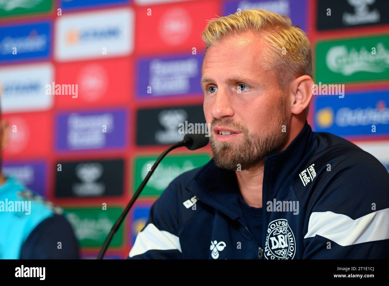 Dänischer Torhüter Kasper Schmeichel nimmt am 13. Oktober 2023 an einer Pressekonferenz der dänischen Mannschaft in Helsingoer Teil. Dänemark trifft am 14. Oktober in Kopenhagen in der Qualifikation zur UEFA EURO 2024 auf Kasachstan. Stockfoto