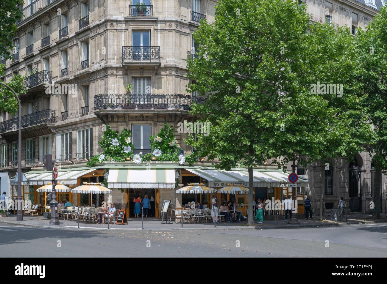Paris Frankreich authentisches Alltagsleben, Außenterrasse Stockfoto