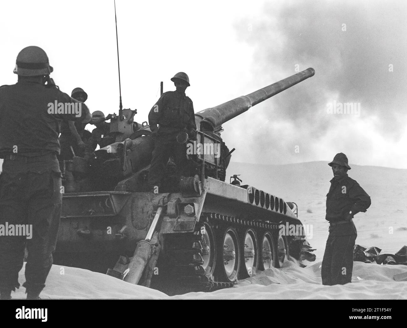 JOM KIPPUR WAR. ISRAELISCHE 175-MM-GESCHÜTZE GEBEN ARTILLERIEUNTERSTÜTZUNG BEI DER ÜBERQUERUNG DES SUEZ-KANALS. IDF-Foto von YUDKOVSKY Stockfoto