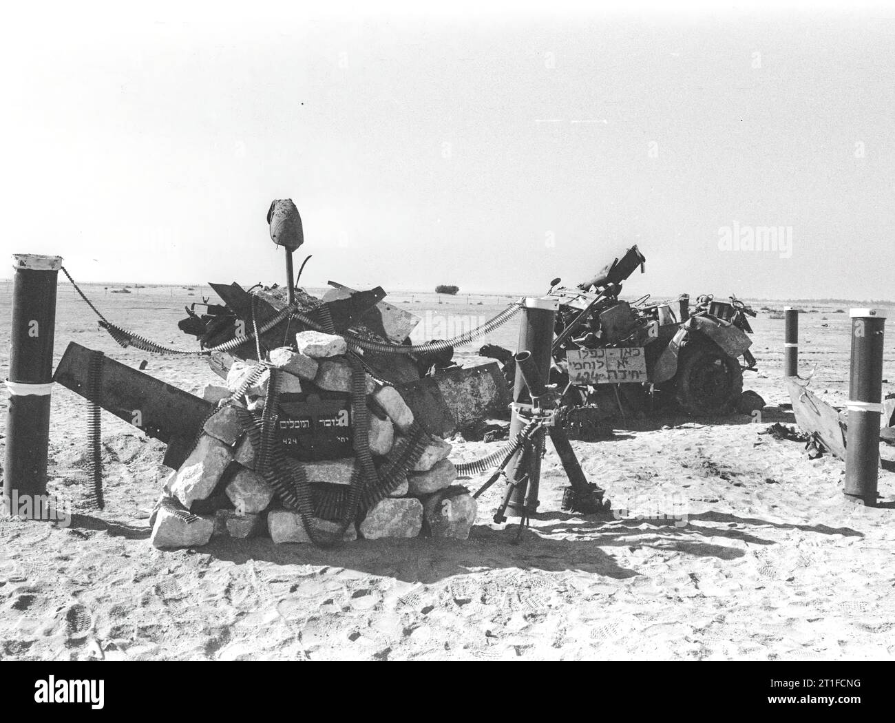 GEDENKSTÄTTE FÜR ISRAELISCHE SOLDATEN, DIE AUF BEIDE GEFALLEN SIND UFER DES SUEZ-KANALS WÄHREND DES JOM-KIPPUR-KRIEGES. IDF-Foto von MENDALOVITCH YOSSI Stockfoto