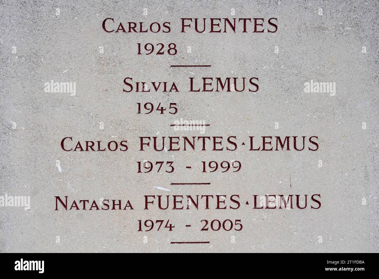 Das Grab des mexikanischen Schriftstellers Carlos Fuentes Montparnasse Friedhof - Cimetière du Montparnasse - 14. Arrondissement von Paris Montparnasse Frankreich Stockfoto