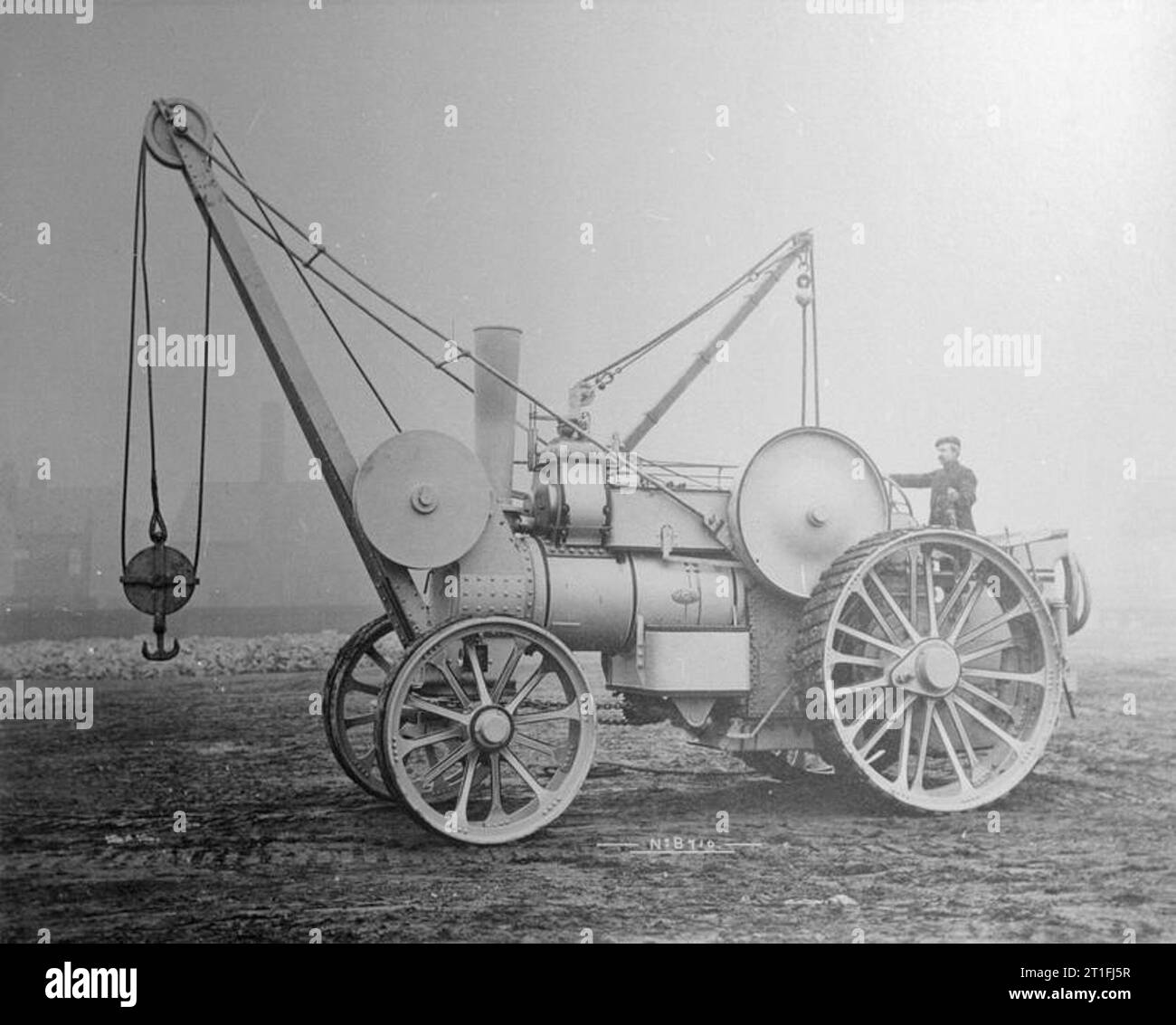 Die britische Armee Traktoren, die vor dem Ersten Weltkrieg Dampfmaschine der Dampf den Straßentransport ausgerüstet mit einem Kran. Zweiten Burenkrieg. Stockfoto