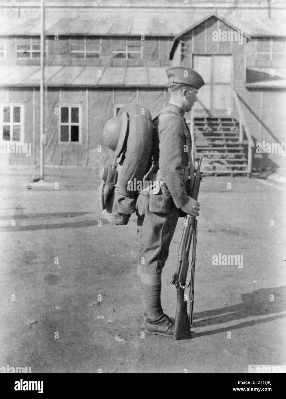 Die amerikanischen Truppen - Uniform und Ausrüstung während des Ersten Weltkrieges amerikanischer Soldat in schweren Marschordnung, pack falsch eingestellt, Le Mans. Stockfoto