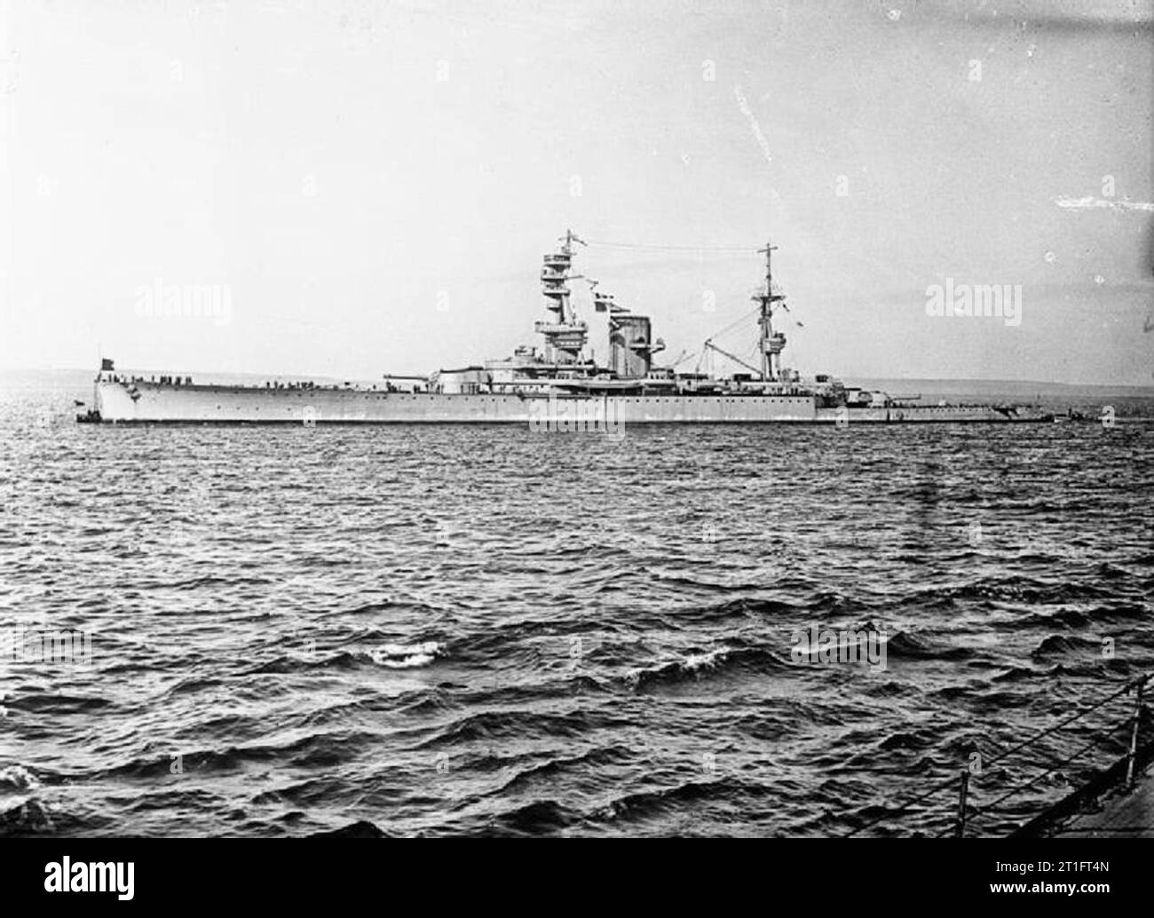 . HMS MUTIGE kurz nach Fertigstellung, in ihrer ursprünglichen Konfiguration als großen Cruiser. Stockfoto