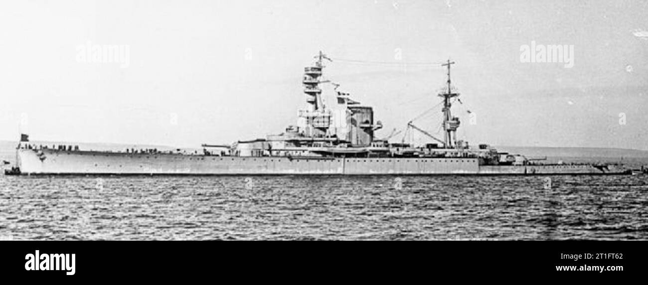 . HMS MUTIGE kurz nach Fertigstellung, in ihrer ursprünglichen Konfiguration als großen Cruiser. Stockfoto
